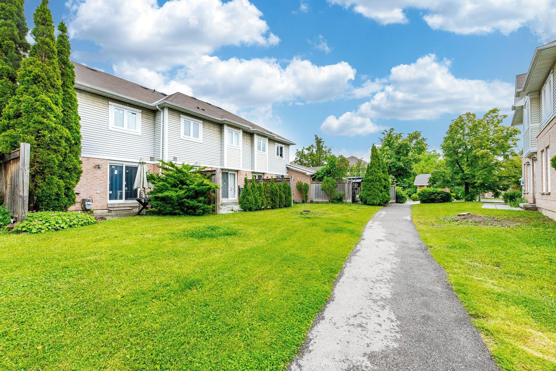 Beautiful 3+1 Bed Townhome in Sandringham-Wellington, Brampton